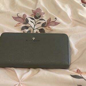 Kate Spade Grey Wallet
